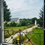 Château De La Thibaudière Bois Savary - Familiale Du Roi Couette-café 3*