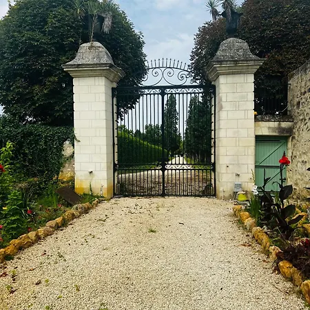 Chateau De La Thibaudiere Bois Savary - Familiale Du Roi Отель типа 