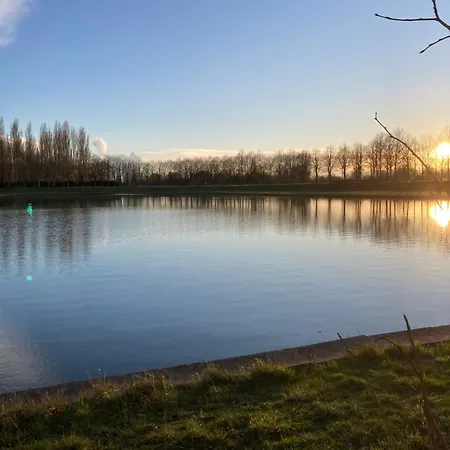 Chateau De La Thibaudiere Bois Savary - Familiale Du Roi فندق مبيت وإفطار 3*